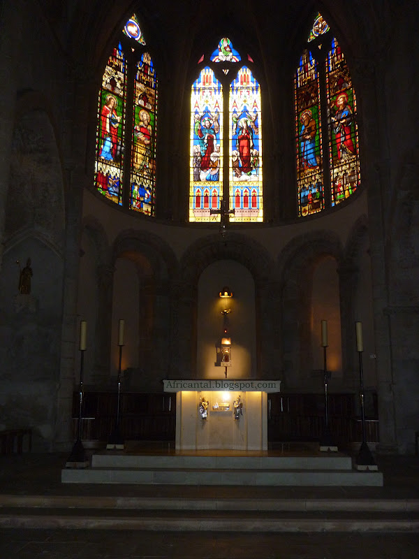 AFRICANTAL L'abatiale de BellevilleSurSaône.