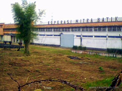 Pabrik tenun Koperasi Mitra Batik Tasikmalaya