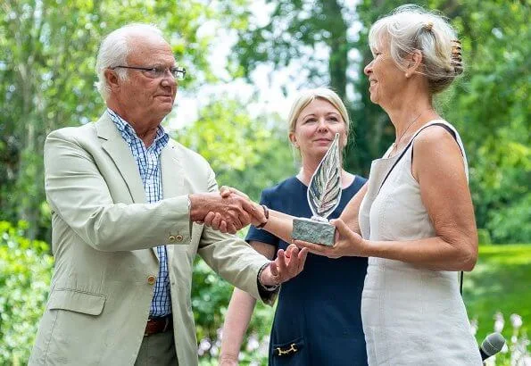 Queen Silvia wore retro floral animal print crop sleeve shirt long sleeve white cardigan blouse at Solliden Castle Park