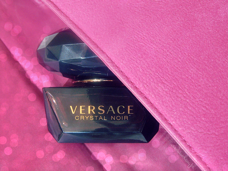 Perfumy Catwoman - Versace Crystal Noir EDT - Czytaj więcej »