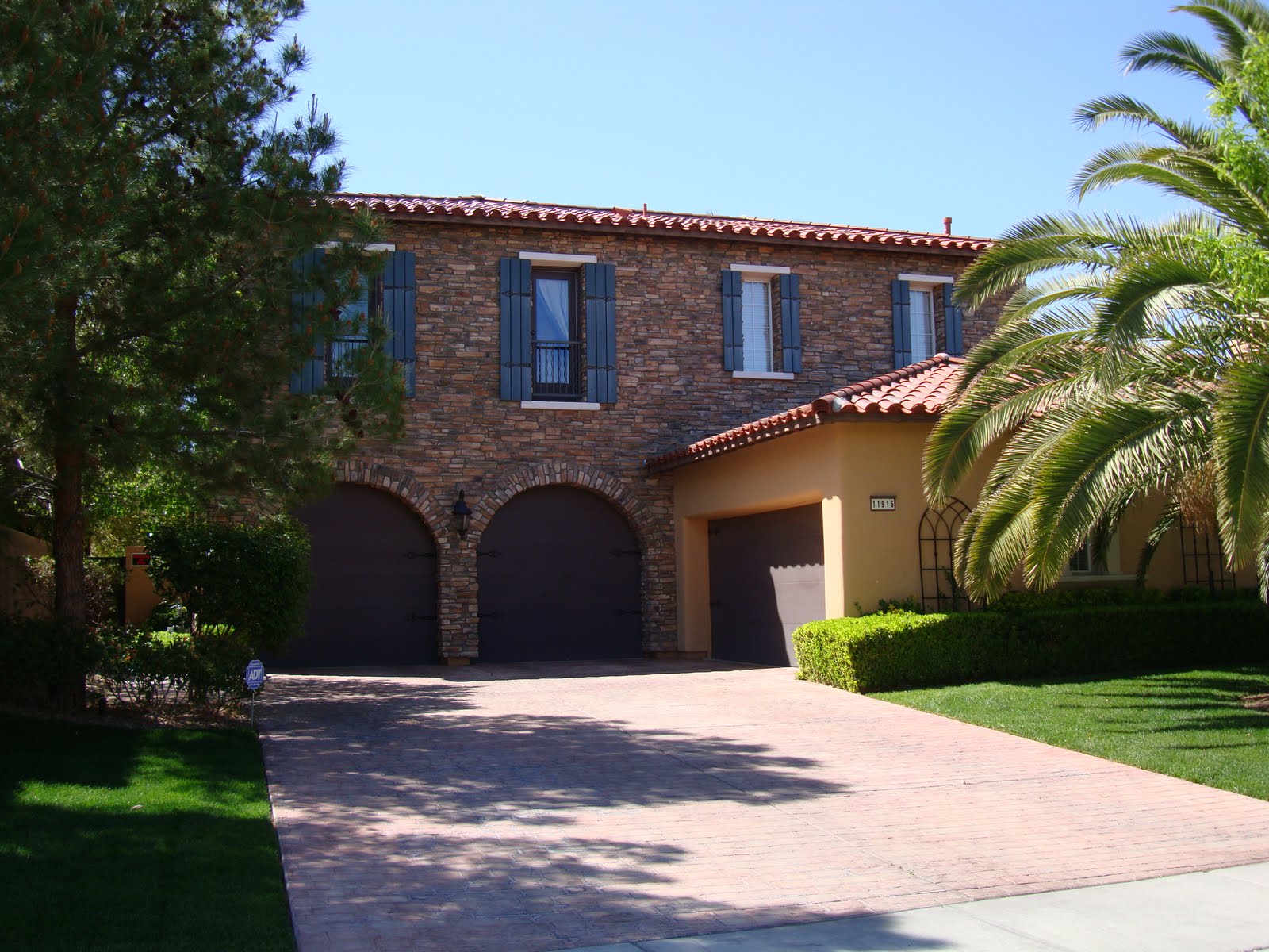 Best Christmas Decorated Homes In Las Vegas Nevada 2022 Dimes are a Girl's Best Friend Photos of Our Home