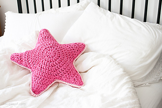 2000 Free Amigurumi Patterns: Star Pillow