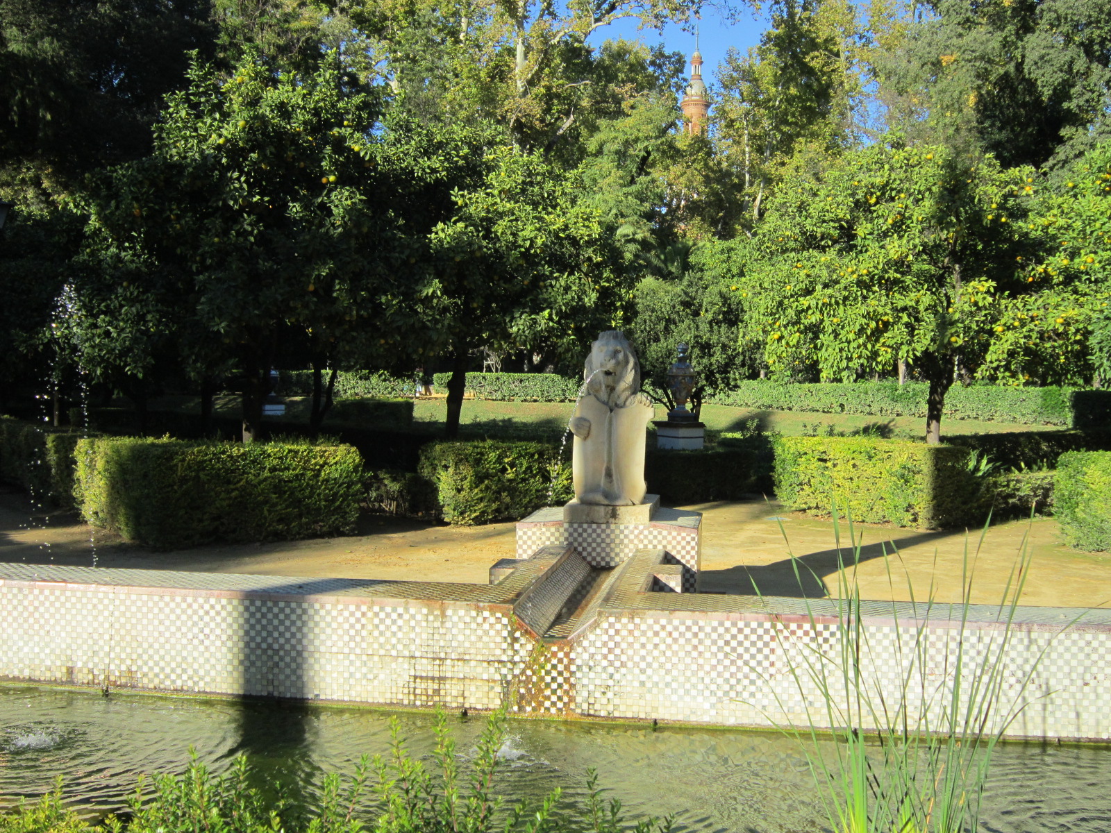 SEVILLA, VIDA Y LEYENDA EL JARDÍN DE LOS LEONES, EN