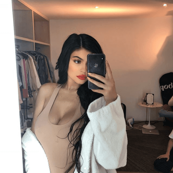 Luxury Makeup Kylie Jenner's Mom Style Bodysuit With Sister Kourtney Kardashian Makeup Look