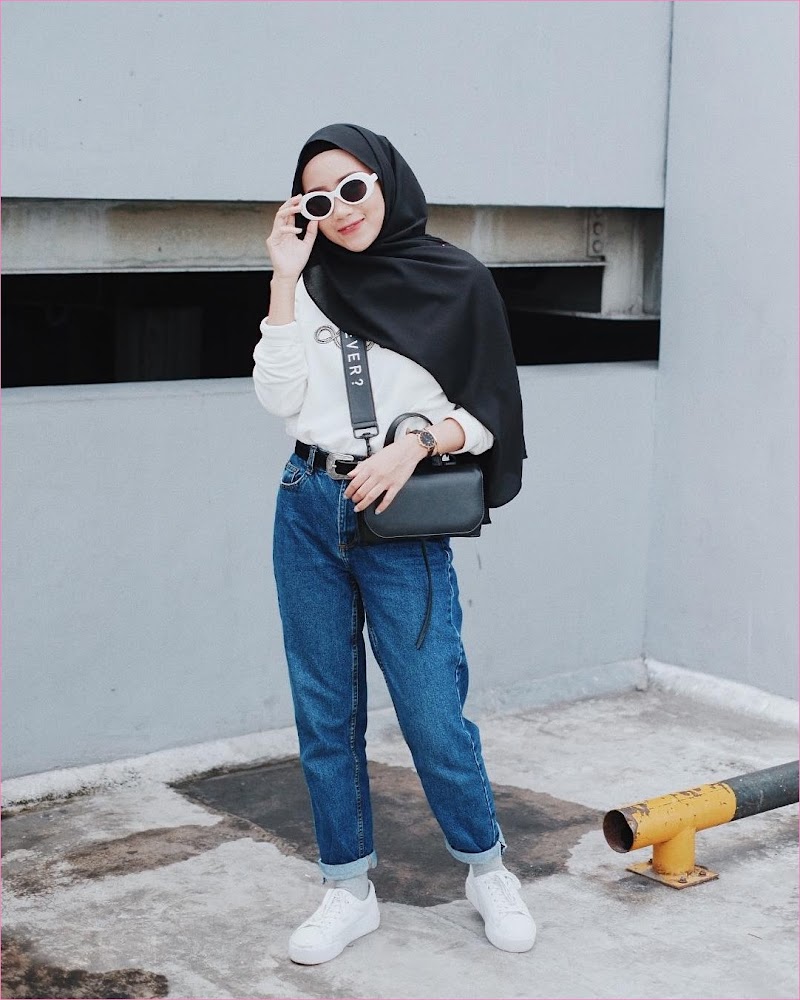 54+ Ide Celana Jeans Untuk Hijab