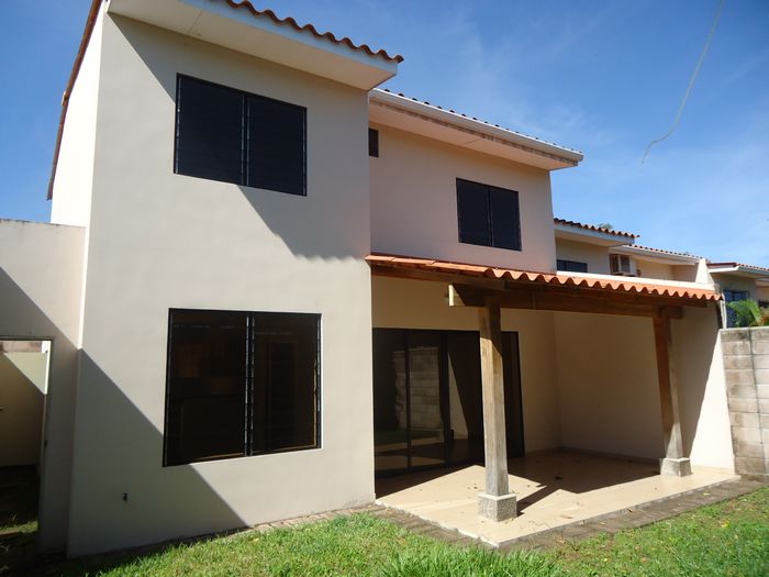 CITYMAX El Salvador RESIDENCIA EN VENTA EN MONTEMAR Casas en