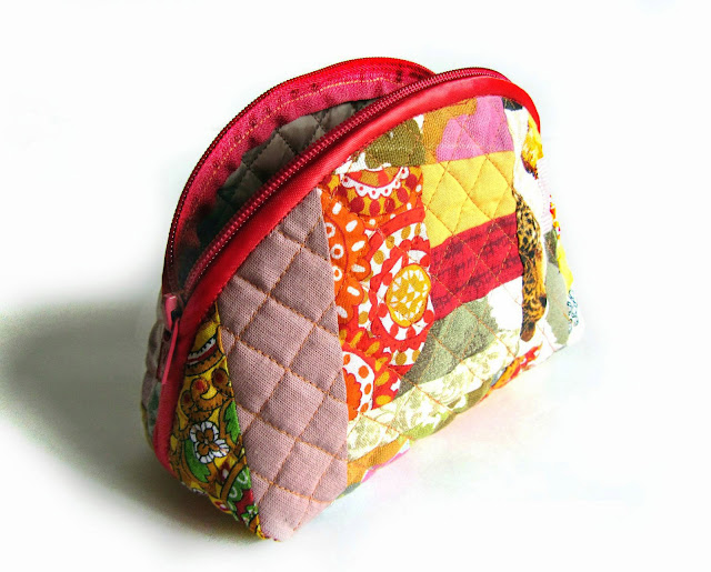How to make DIY tutorial cosmetic bag purse fabric sewing quilt patchwork.