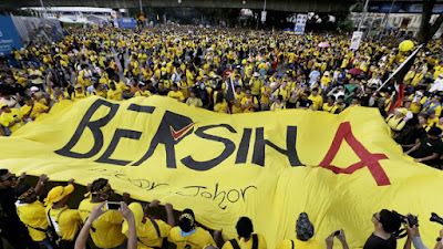 Ema rihun hala’o protestu iha Malázia hodi ezije atu primeiru-ministru tun