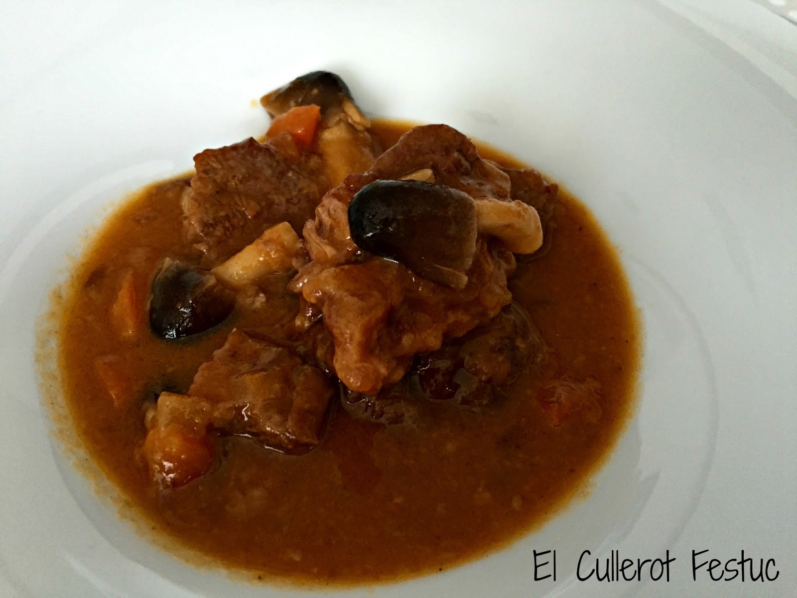 EL CULLEROT FESTUC JARRET DE VEDELLA AMB BOLETS