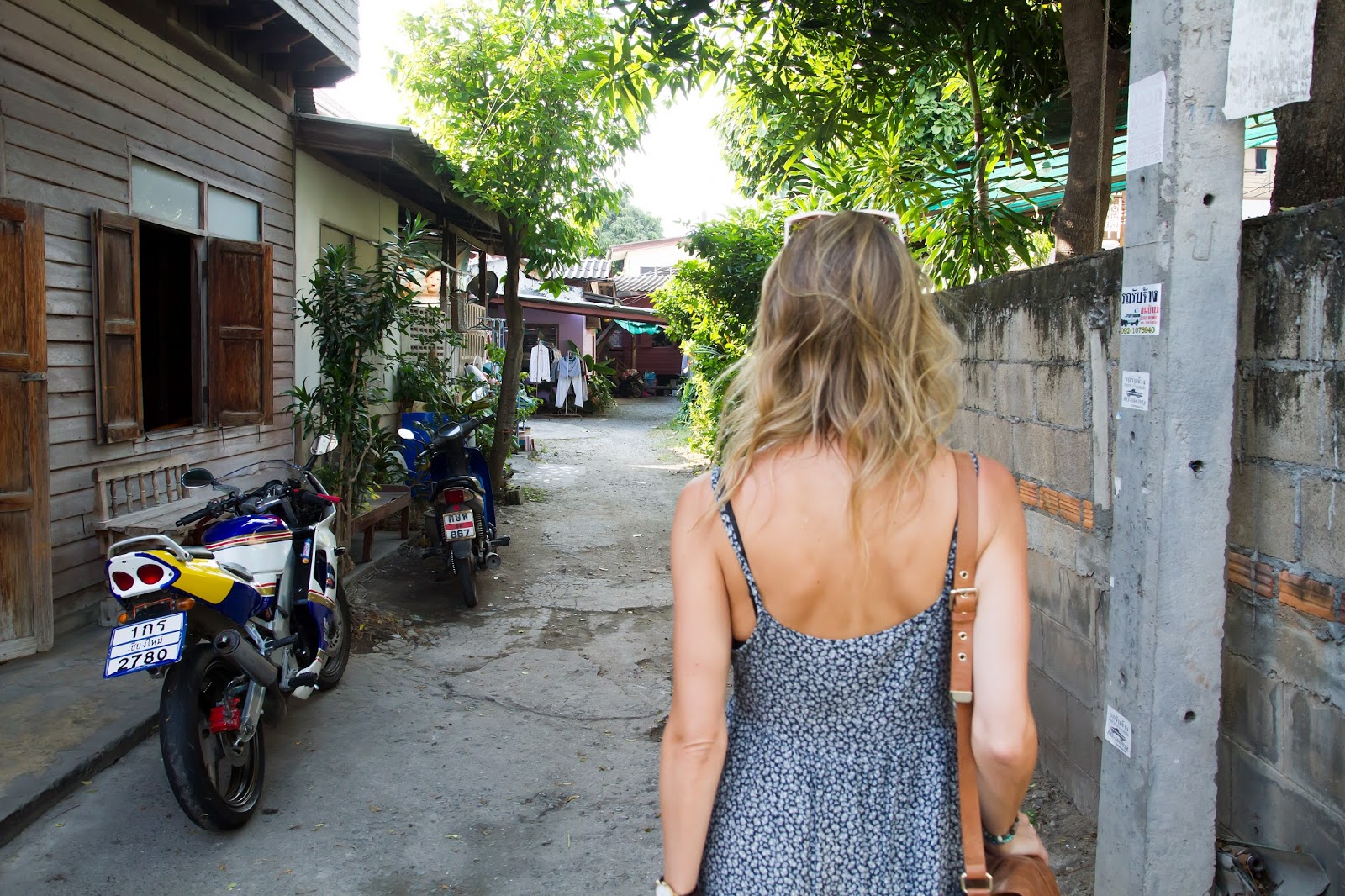 travel blogger, Alison Hutchinson, in the backstreets of Chiang Mai's old town