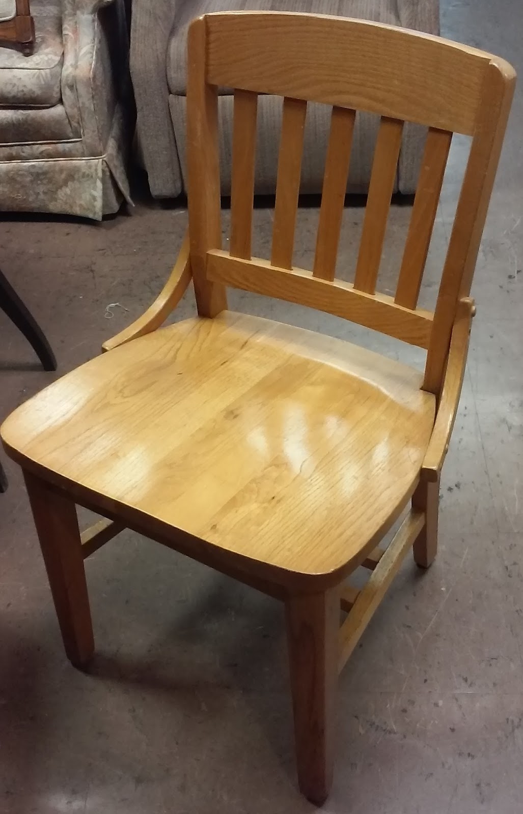 UHURU FURNITURE & COLLECTIBLES SOLD 3738 Mission Oak Dining Chair 30