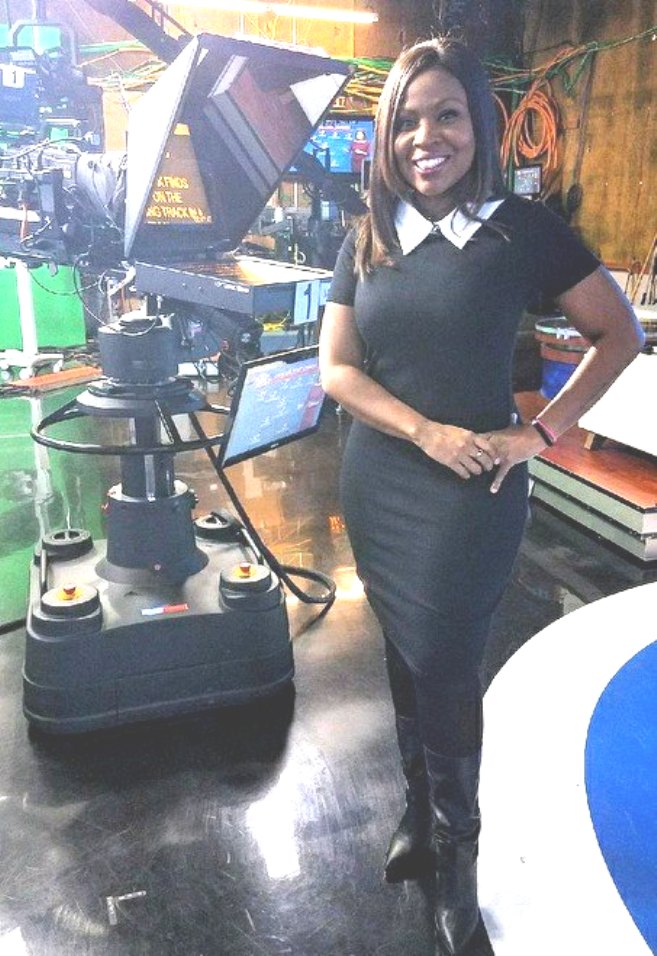 THE APPRECIATION OF BOOTED NEWS WOMEN BLOG SHARON LAWSON IS BRINGING STYLE AND CLASS TO FOX5