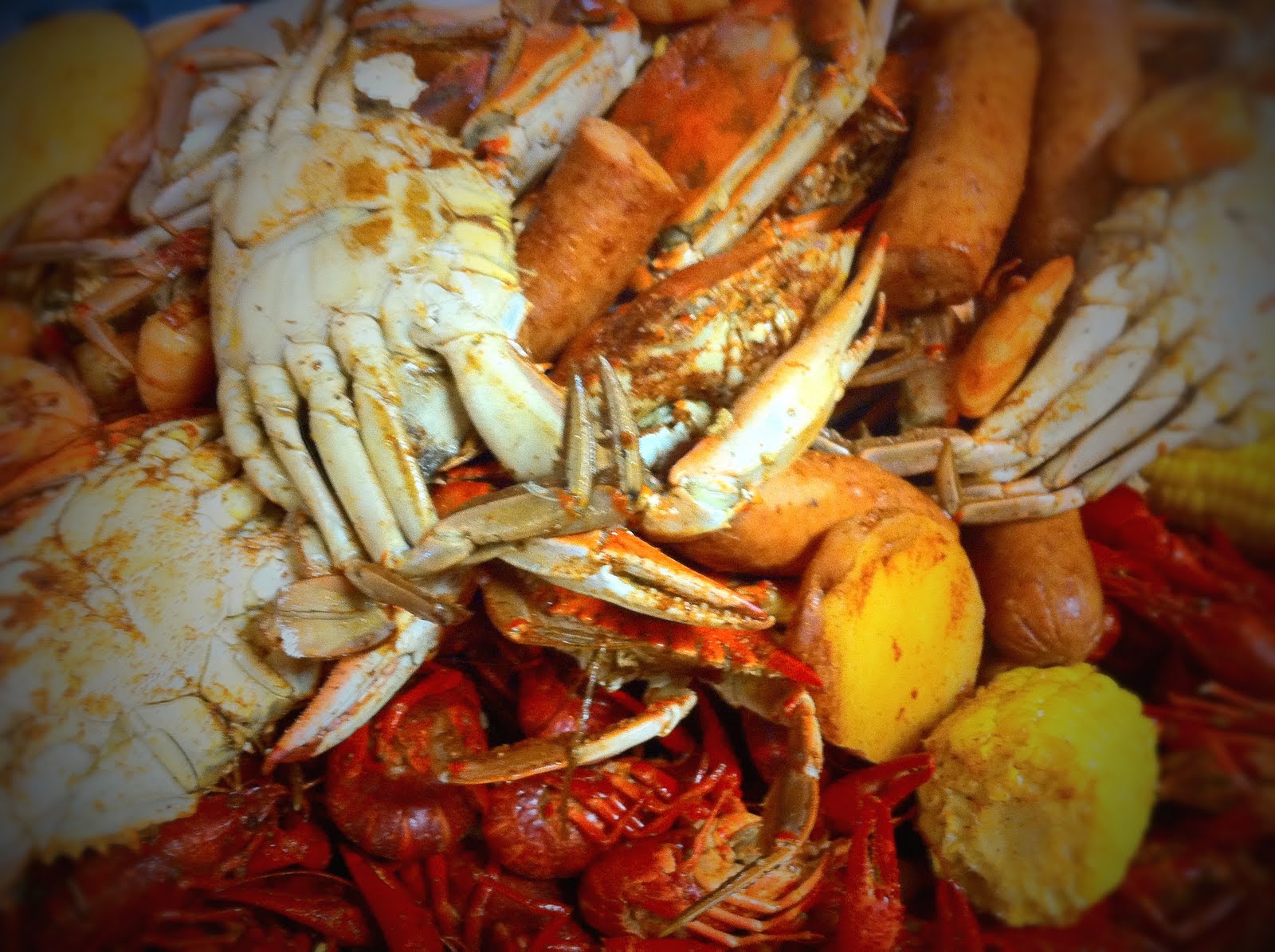 Bite And Booze How To Eat Louisiana Crawfish And Blue Crabs