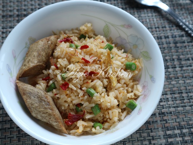 Nasi Goreng Ikan Bilis dan Cili Kering Yang Sedap - Azie Kitchen