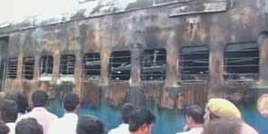ചെന്നൈ-ദില്ലി എക്സ്പ്രസിന്‌ തീപിടിച്ച് 47 പേര്‍ കൊല്ലപ്പെട്ടു