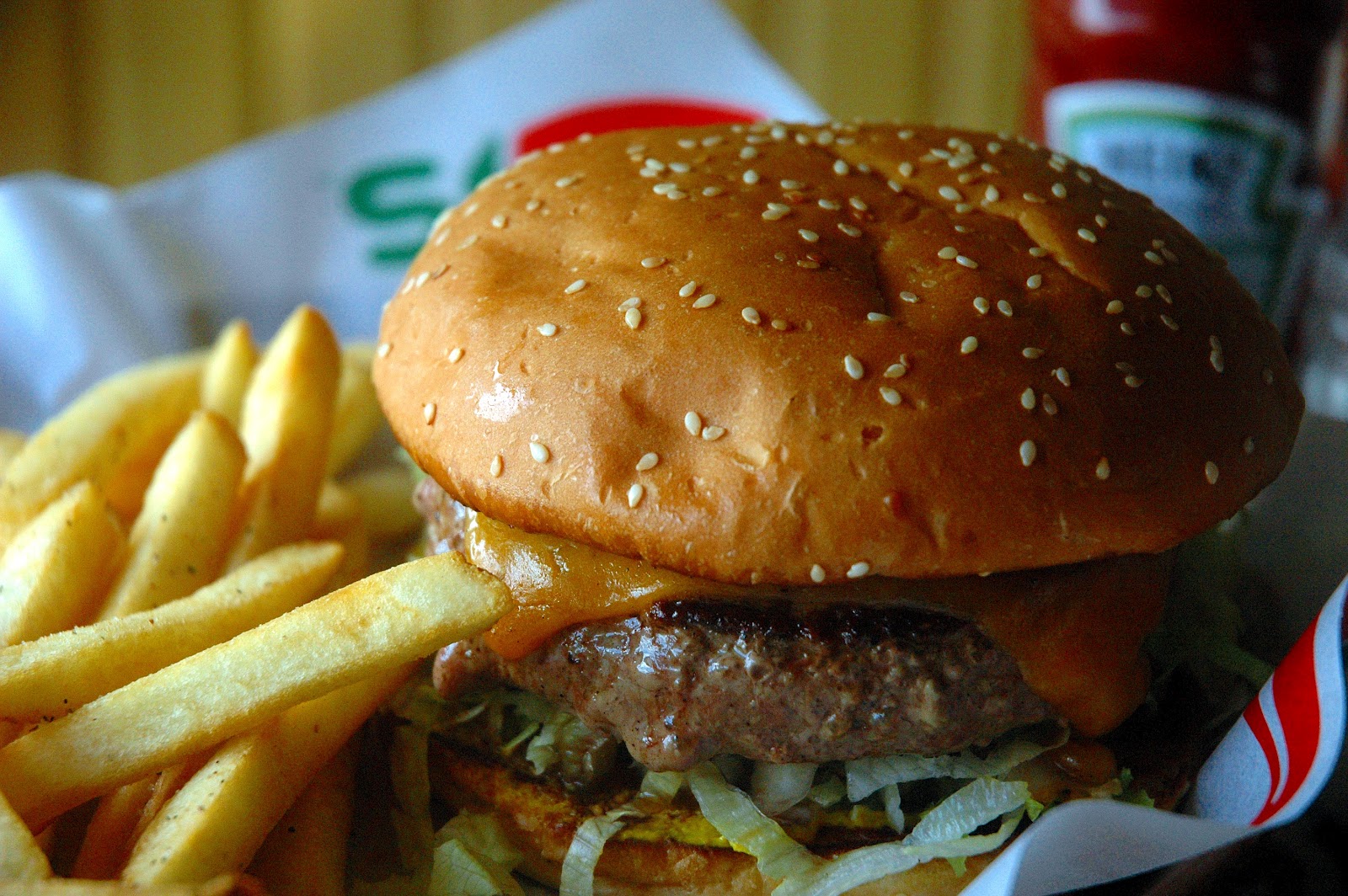 DUDE FOR FOOD Chili's Classic Oldtimer with Cheese