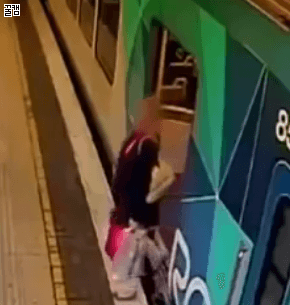 지하철에서 아이손을 꼭 잡아야 하는 이유 | 인스티즈