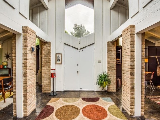 Pedigreed midcentury modern home has this boho gal swooning - foyer 2 www.BoHoHome.com @bohosusan