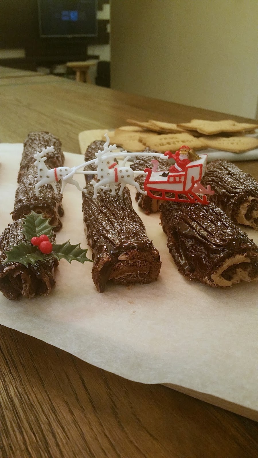 Mia Bakes Mini Yule Logs & Gingerbread Cookies MollyMia