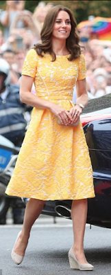 Robe Jenny Peckham / compensées Monsoon / minaudière Alexander Mc Queen