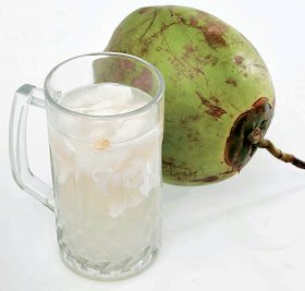 manfaat air kelapa muda, kegunaan minum air kelapa muda, air kelapa untu menurunkan berat badan