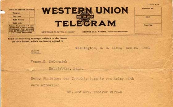Телеграмм стал на английском языке. Телеграмма. Телеграммы иностранные. Телеграмм на английском. Старые английские телеграммы.