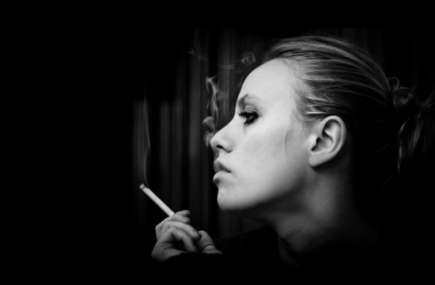 Hình ảnh khói thuốc buồn - Ảnh khói thuốc đẹp & nghệ thuật nhất