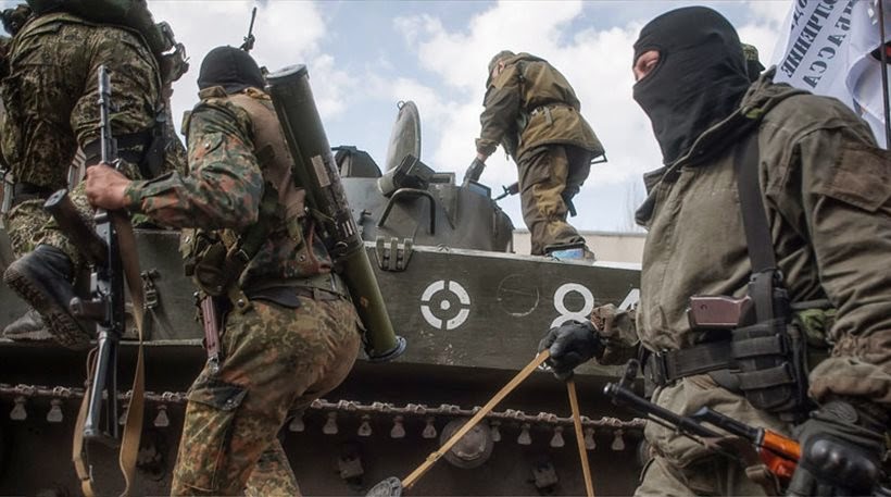 Συγκρούσεις του ουκρανικού στρατού με τους φιλορώσους αντάρτες στην Καρλίφκα.