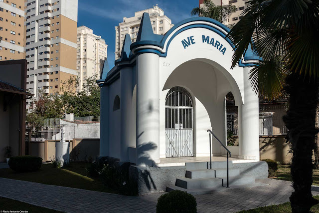 Capelinha do Água Verde, ou Capela Imaculada Conceição (este é o nome oficial dela), na Avenida República Argentina