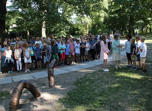 Queen Sonja attended the unveiling of sculptures in the Princess Ingrid Alexandra's Sculpture Park. Princess Ingrid Alexandra wore pink Maje dress