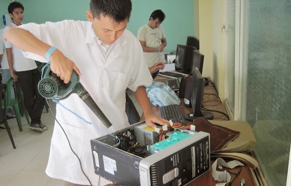 COMO INICIAR SU NEGOCIO DE LIMPIEZA DE COMPUTADORAS COMO INICIAR SU NEGOCIO DE LIMPIEZA DE COMPUTADORAS
