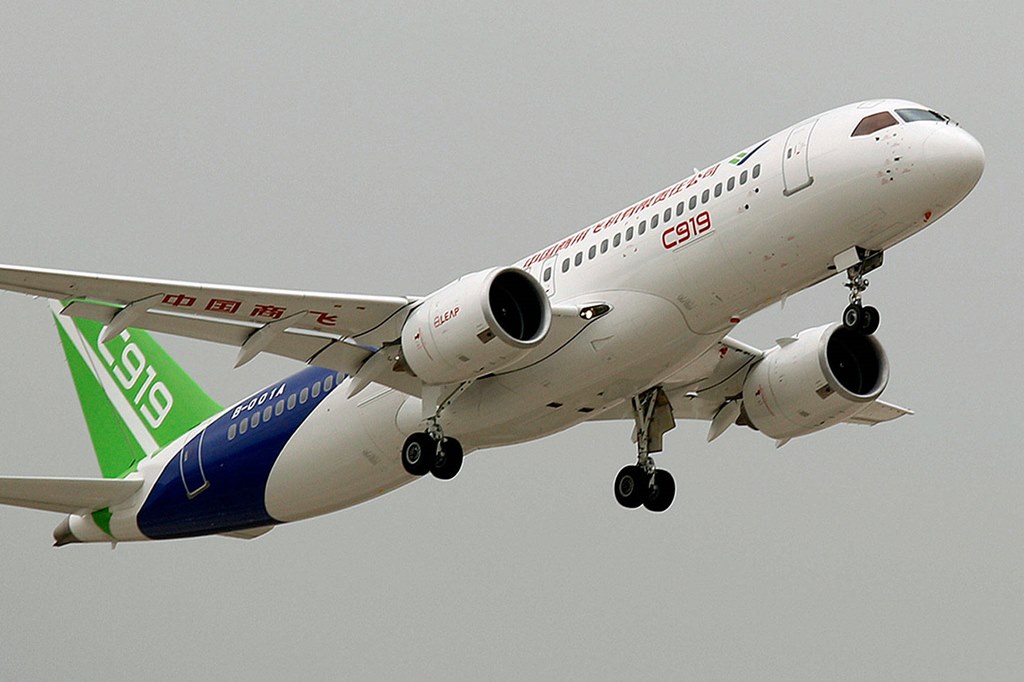 FIRST CHINESEBUILT PASSENGER JET MAIDEN FLIGHT Blog Before Flight