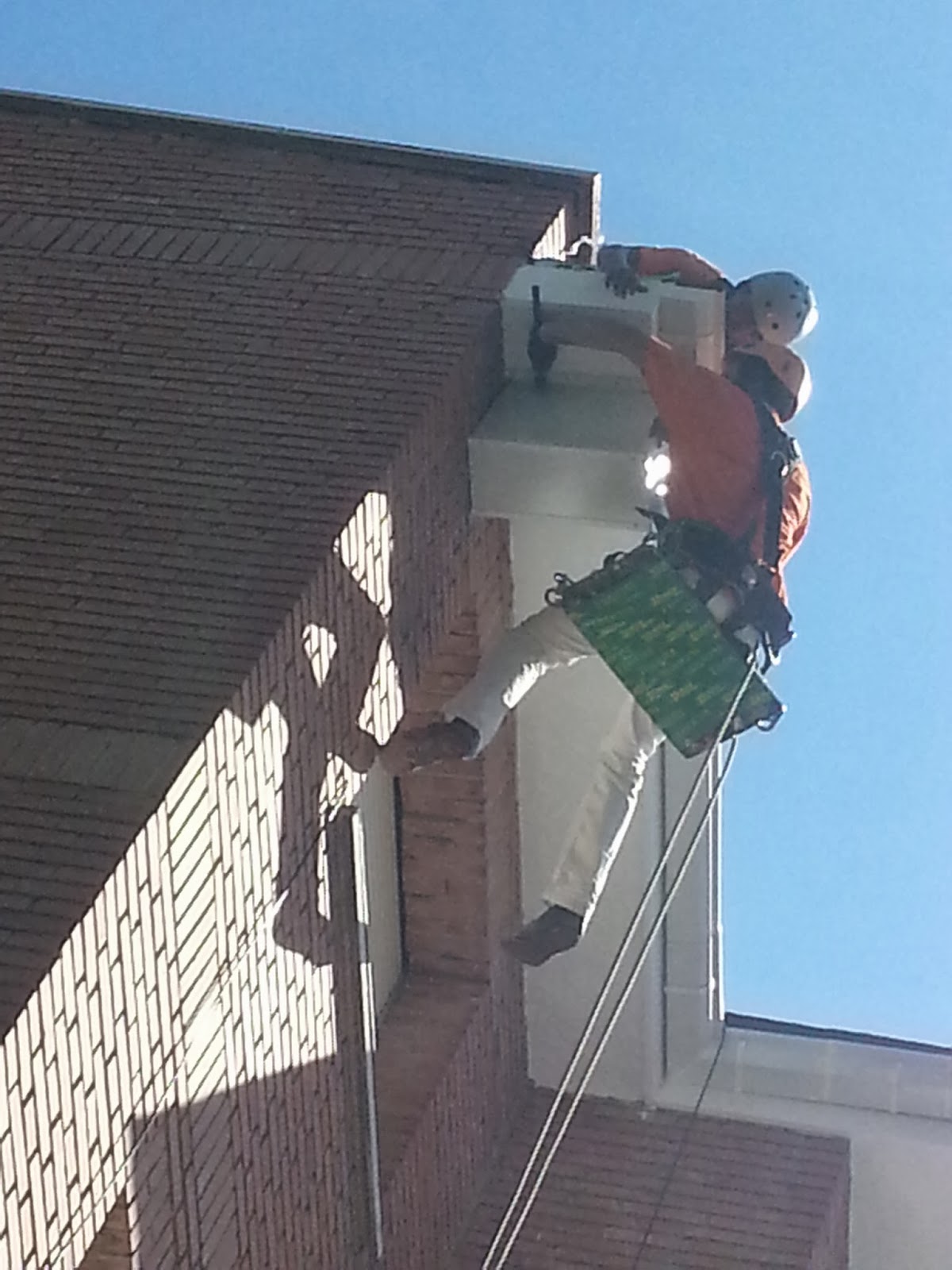 Los Canalones, reparar y limpiar canalones Madrid: Sujetar canalón