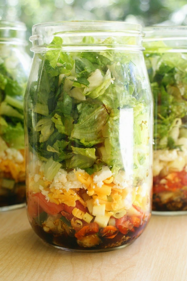 These Make Ahead Mason Jar Salads are my new obsession!  It's so easy to make a healthy choice when you can just grab one and go!