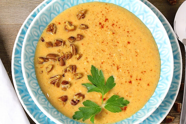GINGER CINNAMON SWEET POTATO BISQUE WITH SMOKED PAPRIKA PECANS GINGER CINNAMON SWEET POTATO BISQUE WITH SMOKED PAPRIKA PECANS