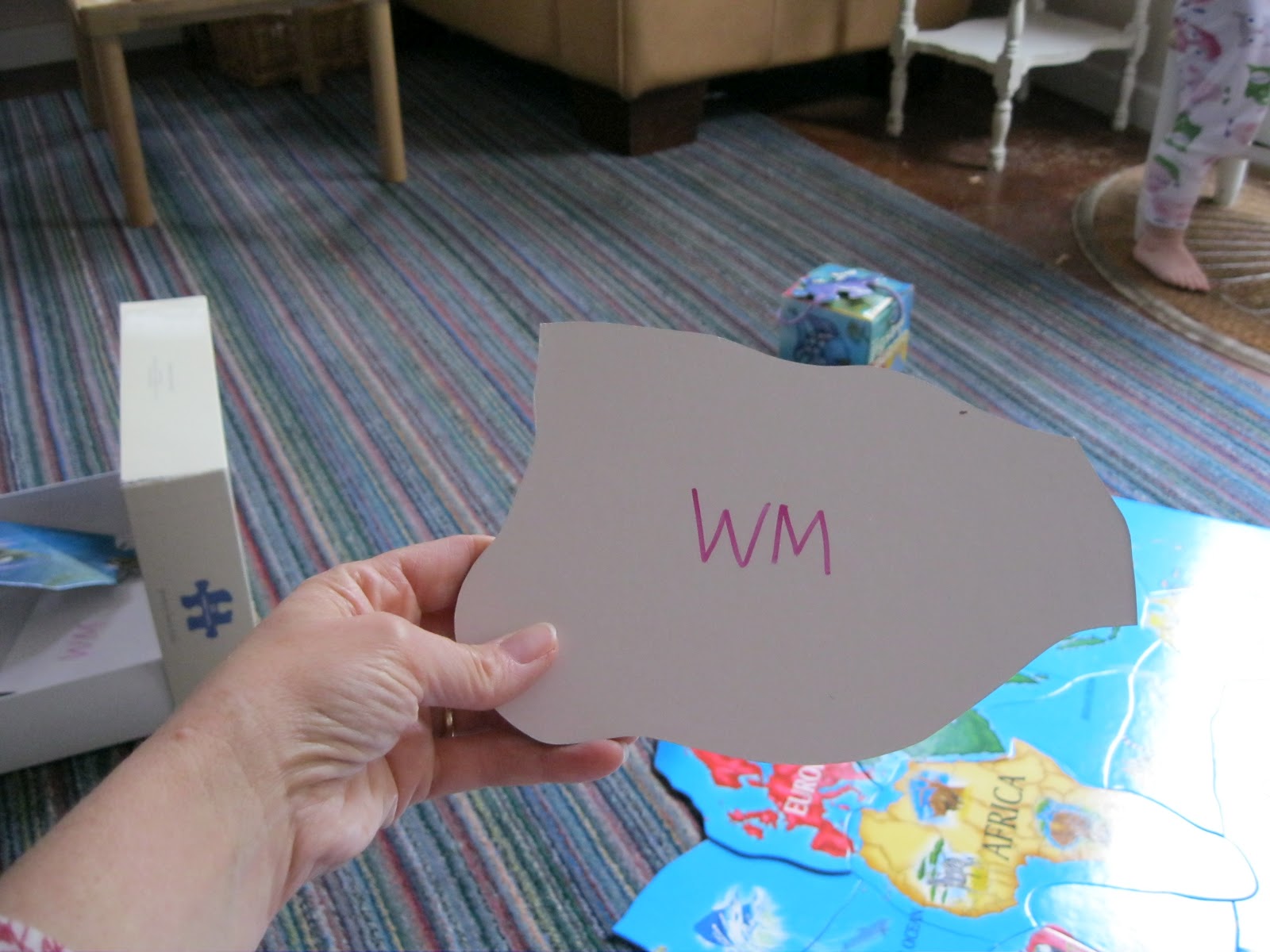 montessori-messy-the-importance-of-puzzles