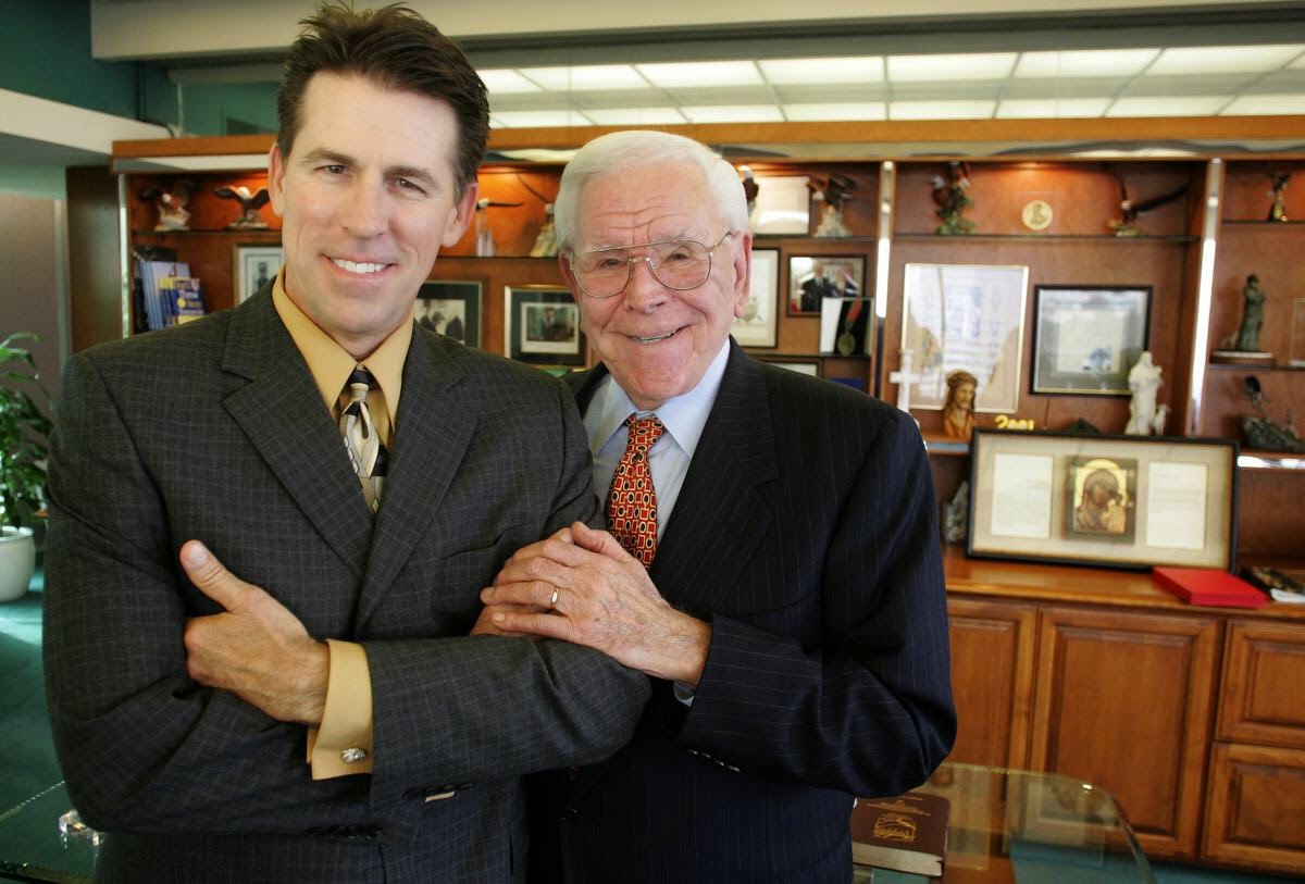 - POINTS OF VIEW _______________: REV. ROBERT H. SCHULLER - A MAN OF