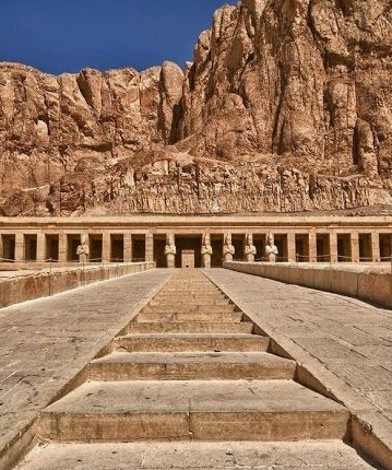 Valley of kings 10 Unique Graves in the World That Make Heart Pounding