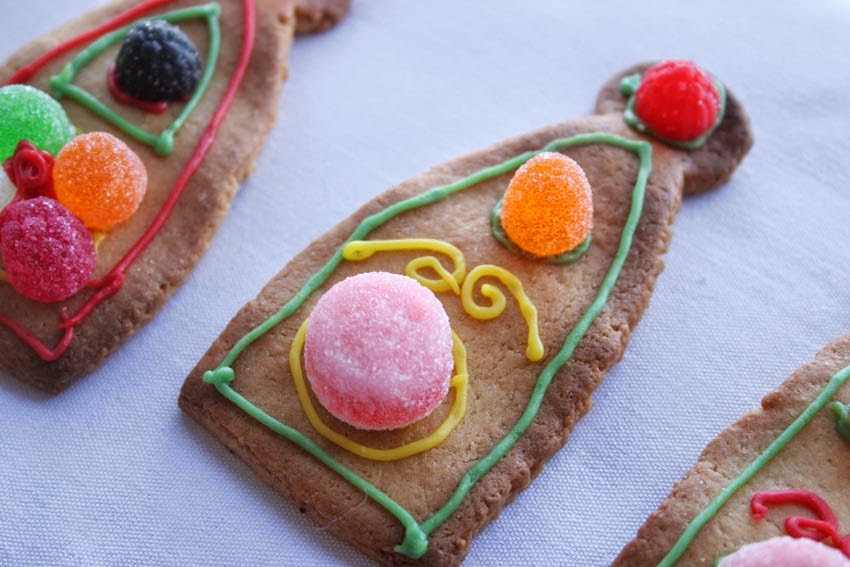 Galletas decoradas con chuches para tarta corona2