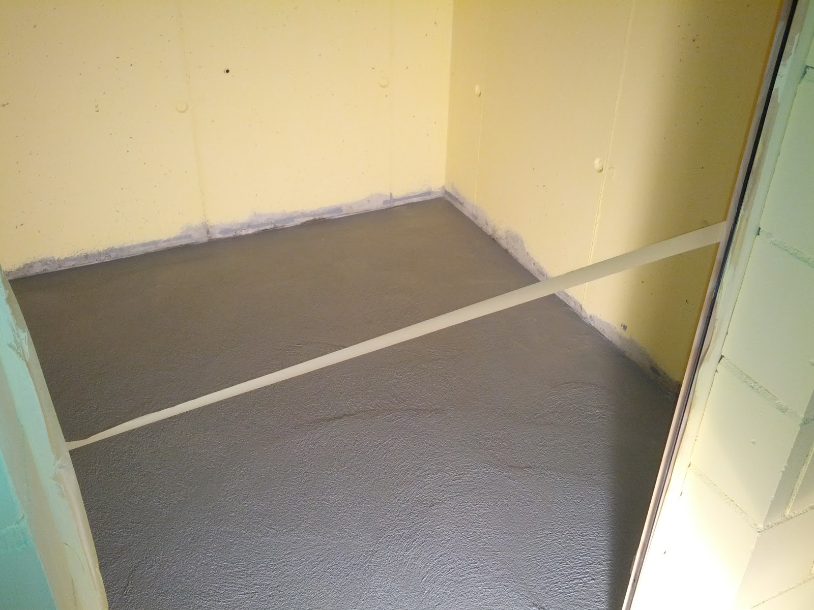 Hausbau: Kellerboden und Teil 2 in weiss