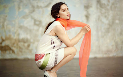 Emilia Clarke HD Wallpaper Emilia Clarke HD Wallpaper