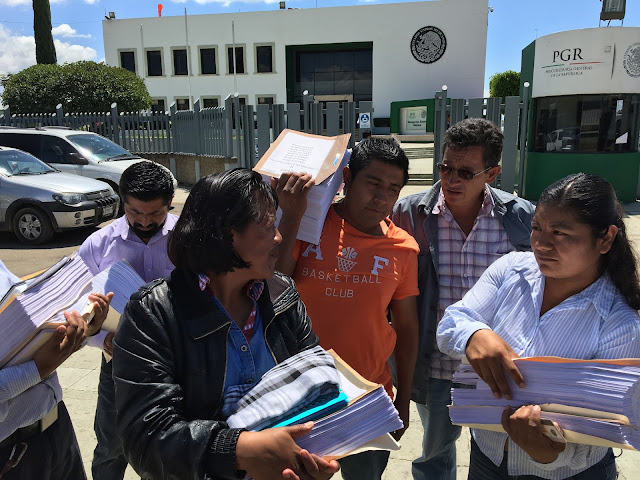 PGR, entrega a comisión de víctimas de Nochixtlán legajo de investigación 
