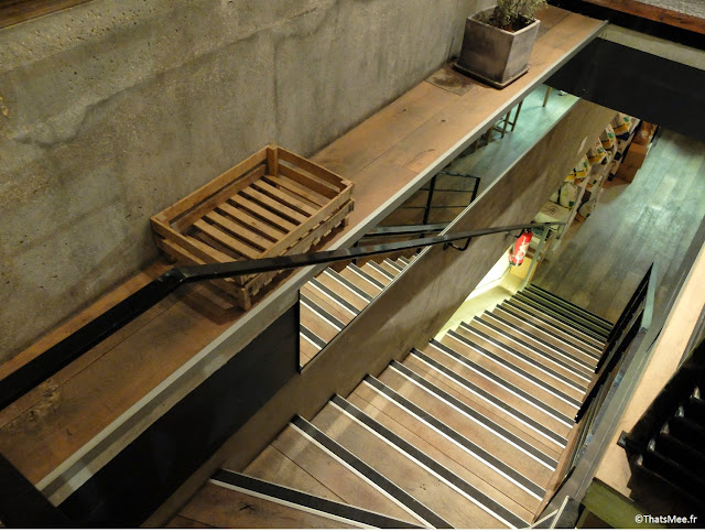 déco design escalier industriel bois et metal noir restaurant Yuman, Yuman resto bio épicerie Paris Bibliothèque François Mitterrand avenue de France 