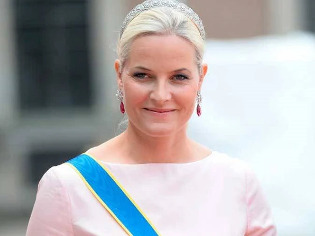 Prince Oscar of Sweden Christening: Godparents Announced. Crown Prince Frederik of Denmark, Crown Princess Mette-Marit of Norway, Princess Madeleine of Sweden, Oscar Magnuson and Hans Åström. Prince Oscar Baptisim, Princess Estelle