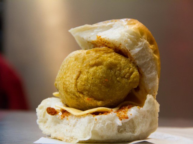 Vadapav Popular Foods In Mumbai