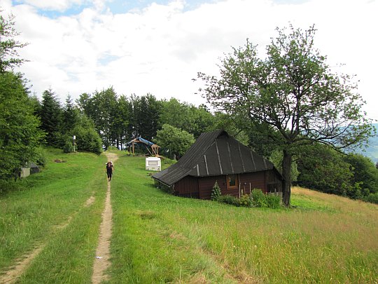 Polana Poczekaj z kurną chatą.