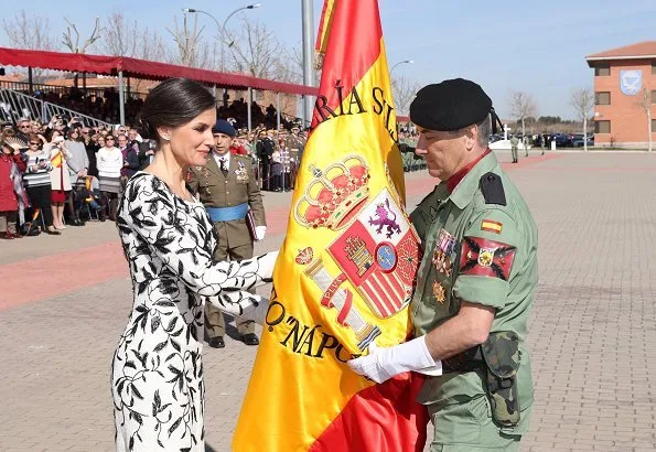 Queen is wearing her Felipe Varela dress. similar Oscar de la Renta dress