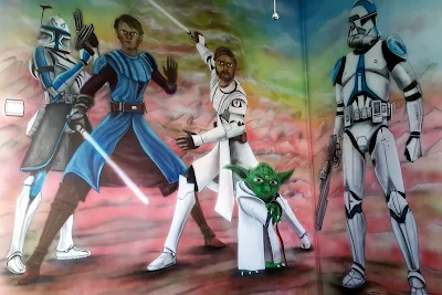 Aranżacja pokoju dziecięcego, malowanie Gwiezdnych wojen, mural w pokoju młodzieżowym