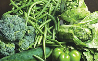 Cara Baru dan Aman Putihkan Gigi Secara Alami dengan Buah dan Sayur Cara Baru dan Aman Putihkan Gigi Secara Alami dengan Buah dan Sayur