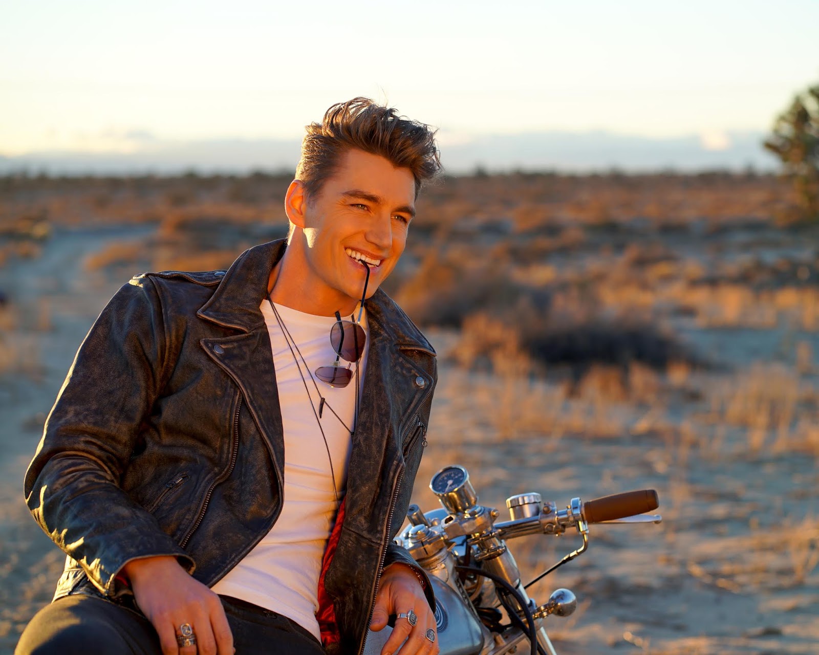 сама сама певец. сэм смит 2021. певец стас пьеха. нилетто 2021. джонни русский певец.